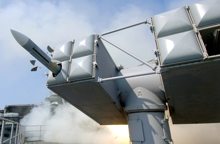 Tổ hợp tên lửa RIM-7 Sea Sparrow được 8 tên lửa phòng không. Ảnh: Kiến thức