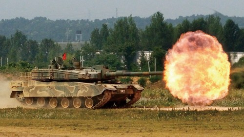 Xe tăng K2 Black Panther nhả hỏa lực đáng gờm. Ảnh: VnExpress 