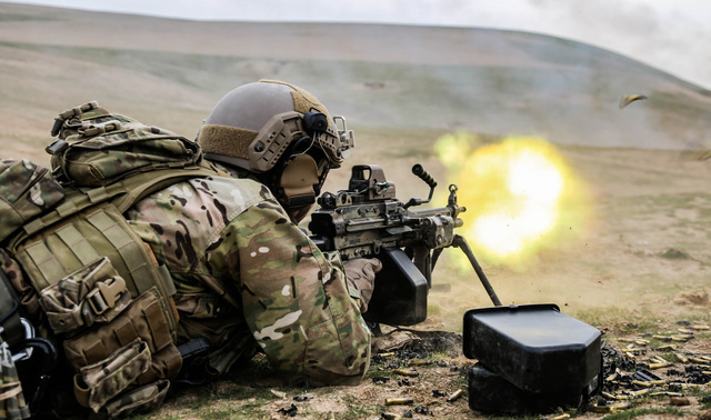 Súng máy M249 có thể mẫu súng máy tiêu chuẩn của bộ binh Mỹ. Ảnh: Trí thức trẻ