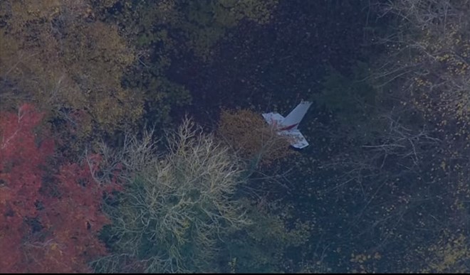  Hiện trường vụ tai nạn máy bay rơi tại Anh khiến một phi công Việt Nam tử nạn. Ảnh: TTXVN