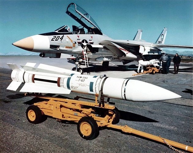 Tên lửa AIM-54 Phoenix là vũ khí không đối không khó có vũ khí nào sánh kịp. Ảnh: Kiến thức  