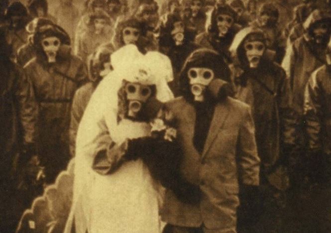  Đám cưới của người dân trên đảo cũng phải đeo mặt nạ. Ảnh: Tiền Phong