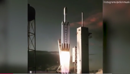 Tên lửa Falcon Heavy rời bệ phóng. Ảnh: VnExpress