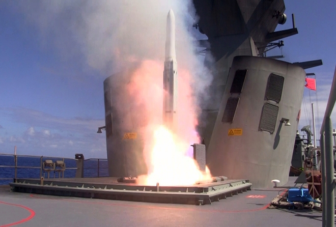 Tên lửa ESSM Block II khai hỏa trên tàu chiến. Ảnh: Giao thông