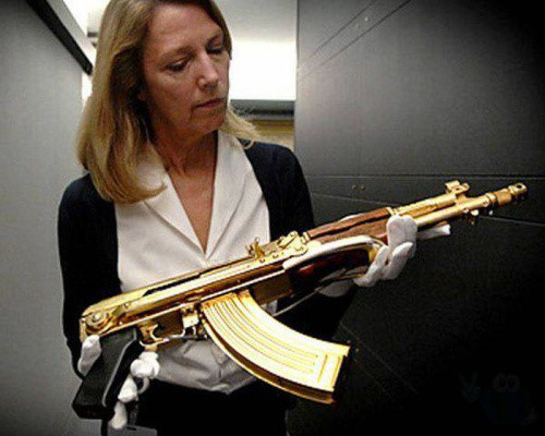 Súng AK-47 của cố tổng thống Iraq Saddam Hussein. Ảnh: Zing News 
