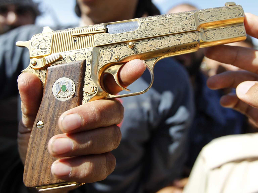 Khẩu súng lục nhà lãnh đạo Libya Muammar Gaddafi. Ảnh: Zing News 