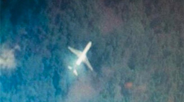  Hình ảnh chiếc máy bay còn nguyên vẹn và bên trong tách cà phê vẫn nóng hổi sau 48 năm mất tích bí ẩn. 