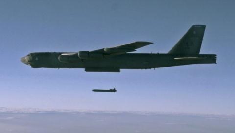 Tên lửa hành trình LRSO sẽ là vũ khí bất bại trên máy bay B-21 và B-52 của Mỹ. Ảnh: Đất Việt