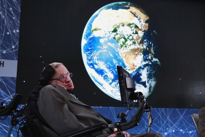 Nhà vật lý Stephen Hawking đã qua đời và để lại cho nhân loại nhiều lời cảnh báo đáng sợ về ngày tận thế. Ảnh: Trí thức trẻ