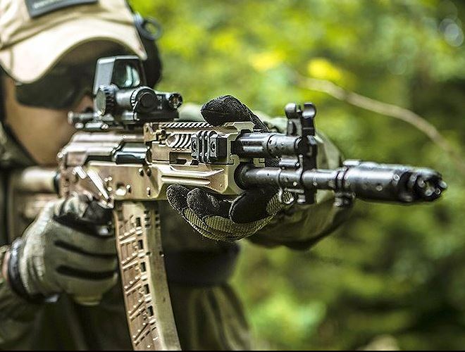  Súng trường AK-12 - một trong những vũ khí làm thay đổi toàn bộ sức mạnh của Nga. Ảnh: ANTĐ