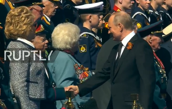 Tổng thống Nga Putin tại lễ duyệt binh. Ảnh: Zing News 