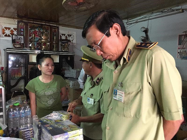 Lực lượng chức năng tỉnh Kiên Giang tịch thu hàng nghìn hộp nhang muỗi. Ảnh: PL TP.HCM