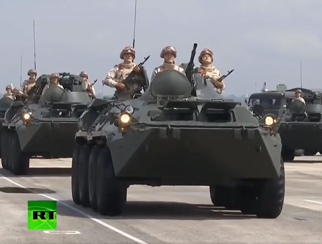  Xe bọc thép BTR-82A của Nga tại Lễ duyệt binh mừng Ngày Chiến thắng Phát xít ở Syria. Ảnh: RT