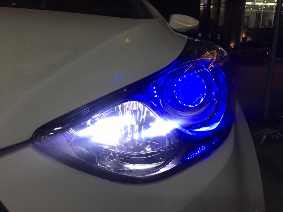 Lắp đèn LED siêu sáng cho ô tô có thể nguy hiểm đến tính mạng. Ảnh minh họa