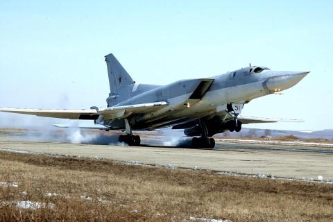 Tên lửa siêu vượt âm Kinzhal của Nga sẽ tích hợp vào máy bay ném bom Tu-22M3 sẽ trở thành vũ khí hủy diệt khủng khiếp. Ảnh: Đất Việt