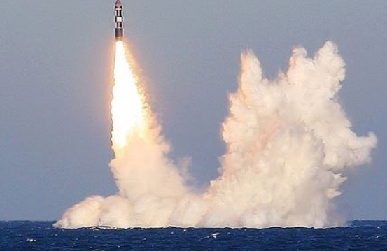  Tên lửa Nga mang sức mạnh khủng khiếp được khai hỏa từ tàu ngầm. 
