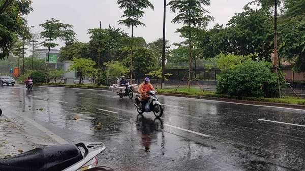 Cơn bão số 3 gây mưa lớn và lũ quét ở nhiều nơi người cẩn thận khi ra đường. 