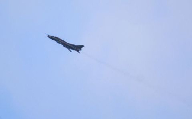  Máy bay ném bom Su-22 của Nga đang thất thủ tại Syria. Ảnh: Đất Việt