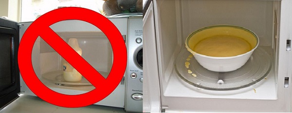 Cha mẹ không nên hâm nóng sữa, thức ăn trong lò vi sóng bằng đồ nhựa.  