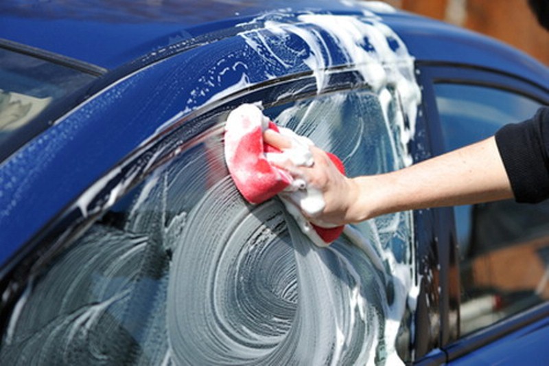  Tự rửa xe ô tô tại nhà nếu không đúng cách sẽ càng khiến xe nhanh tã hơn