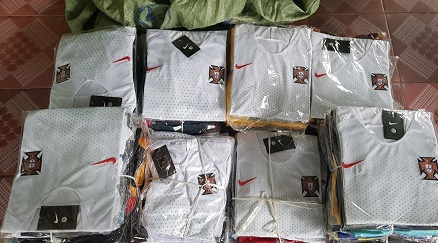  Quần áo thể thao nhái thương hiệu bị Đội Quản lý thị trường số 5 Lạng Sơn thu giữ