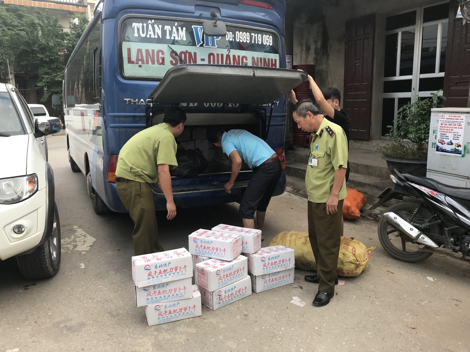 Số lượng củ cải muối do Trung Quốc sản xuất bị Đội Quản lý thị trường số 3 tỉnh Lạng Sơn thu giữ 