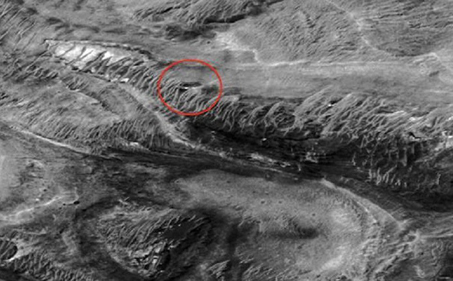 Hình ảnh được cho là căn cứ của người ngoài hành tinh trên sao hỏa được chuyên gia nghiên cứu khoa học phát hiện