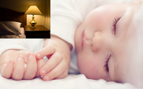  Bật đèn ngủ có thể làm ảnh hưởng tới giấc ngủ của trẻ