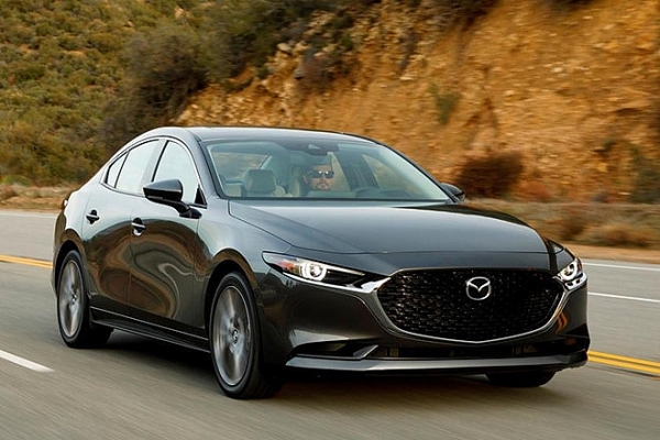 Xe ô tô Mazda3 có thể bị văng bánh khi đang chạy thận trọng khi lưu thông