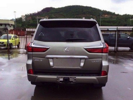 Lexus LX phiên bản nâng cấp 'xuất đầu lộ diện'