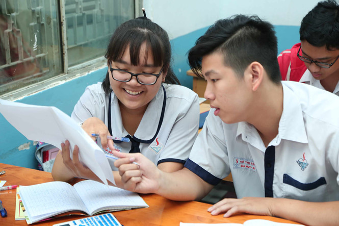 Học sinh trong giờ ôn tập cho kỳ thi THPT quốc gia 2016