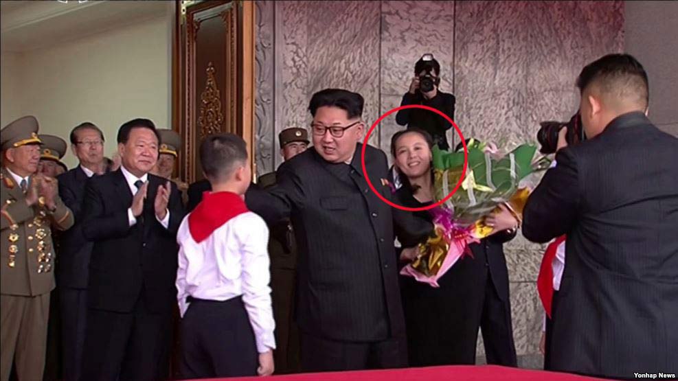 Em gái của nhà lãnh đạo Triều Tiên Kim Jong Un thường xuyên xuất hiện bên cạnh anh trai trong các sự kiện