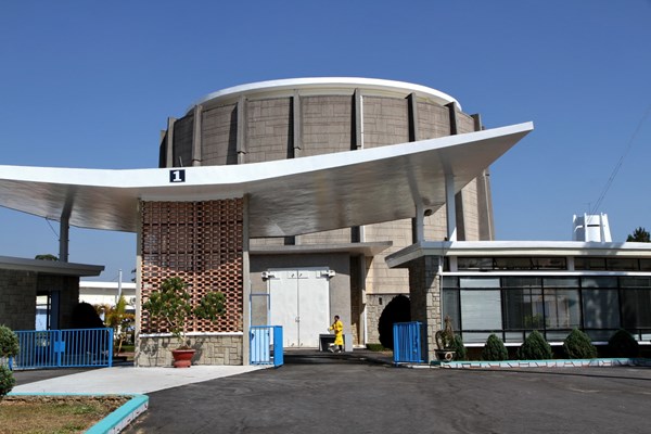 Lò phản ứng hạt nhân Đà Lạt, nơi duy nhất sản xuất các loại dược chất phóng xạ để điều trị bệnh ung thư tại Việt Nam Lò phản ứng hạt nhân Đà Lạt, nơi duy nhất sản xuất các loại dược chất phóng xạ để điều trị bệnh ung thư tại Việt Nam