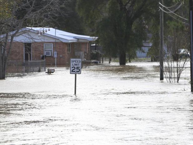Thời tiết xấu với mưa lớn, lốc xoáy kết hợp với lũ lụt đã cướp đi sinh mạng của 43 người trên khắp nước Mỹ tuần qua