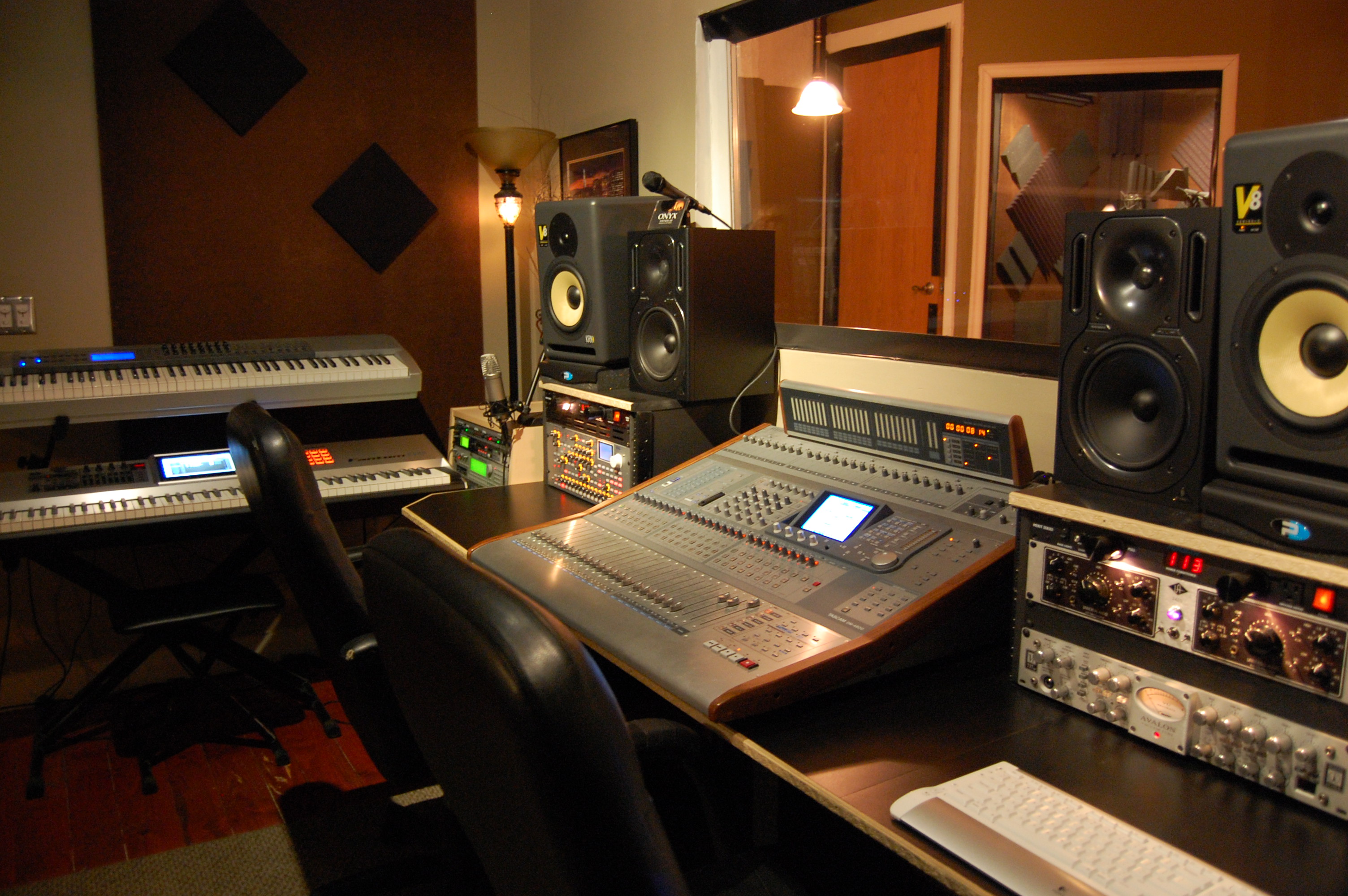 Nếu bạn là một nhạc sĩ thì cần một phòng riêng để thu âm và sáng tác