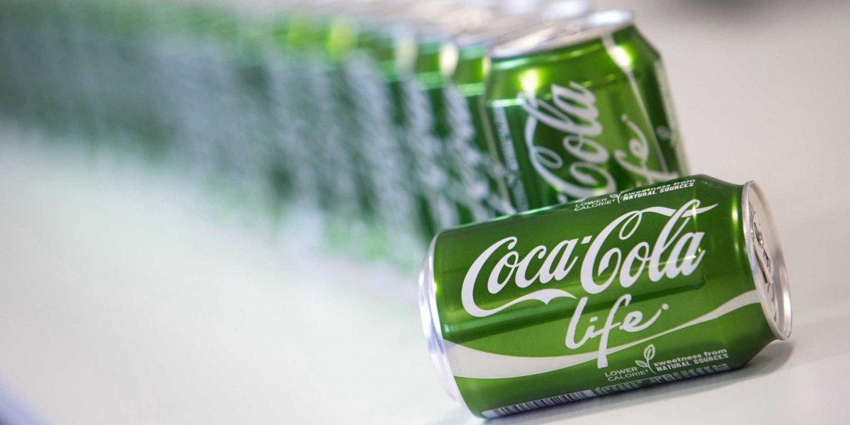 Hãng nước ngọt Coca Cola cũng từng cho ra mắt sản phẩm Coke Life màu xanh lá tương tự