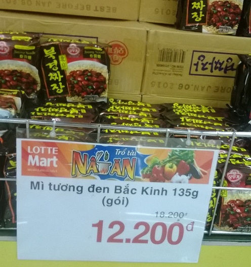Nơi Mỳ tương đen Bắc Kinh không nhãn mác được bày bán ở Lotte Mart
