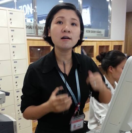 Bà Trần Hoài Thanh - Một trong những người tham gia giữ hàng vẫn chưa trả lại hàng cho người tiêu dùng dù họ đã thanh toán tiền và có hóa đơn