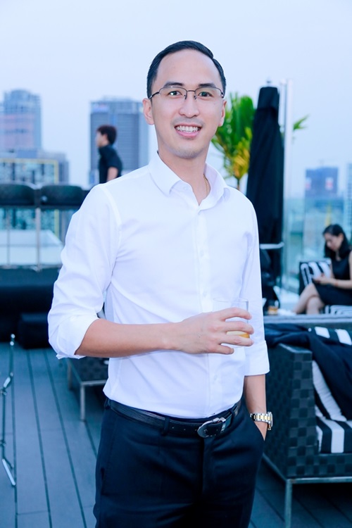 Louis Nguyễn ăn mặc bảnh bao và lịch lãm tại sự kiện