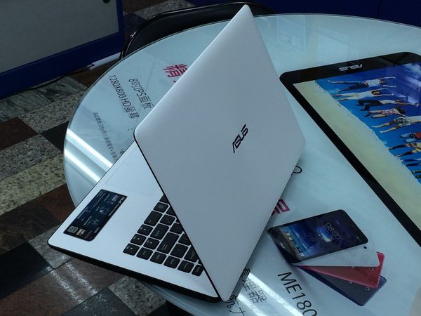 Laptop giá rẻ Asus sở hữu thiết kế hiện đại
