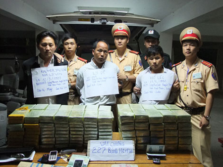 Ba đối tượng buôn ma túy người Lào tại cơ quan công an