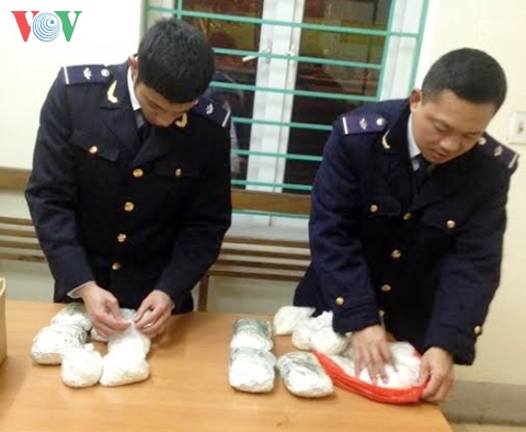 Công an Quảng Ninh thu giữ 8,2kg ma túy đá và ma túy tổng hợp đang trên đường vận chuyển