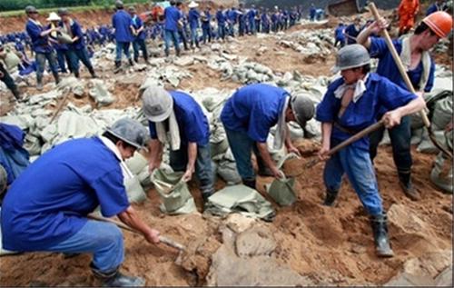 C&ocirc;ng việc v&agrave; tr&igrave;nh độ l&agrave;m việc ngang nhau nhưng mức lương của lao động Việt Nam thấp hơn nhiều so với của lao động Trung Quốc