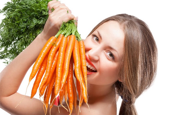 Cà rốt giàu vitamin A là một loại thuốc trị mụn tại nhà tiết kiệm và hiệu quả
