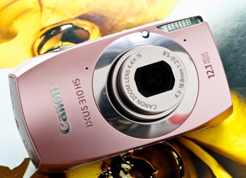 Công nghệ zoom quang học 4,4x được tích hợp trong máy ảnh giá rẻ Canon 310 HS