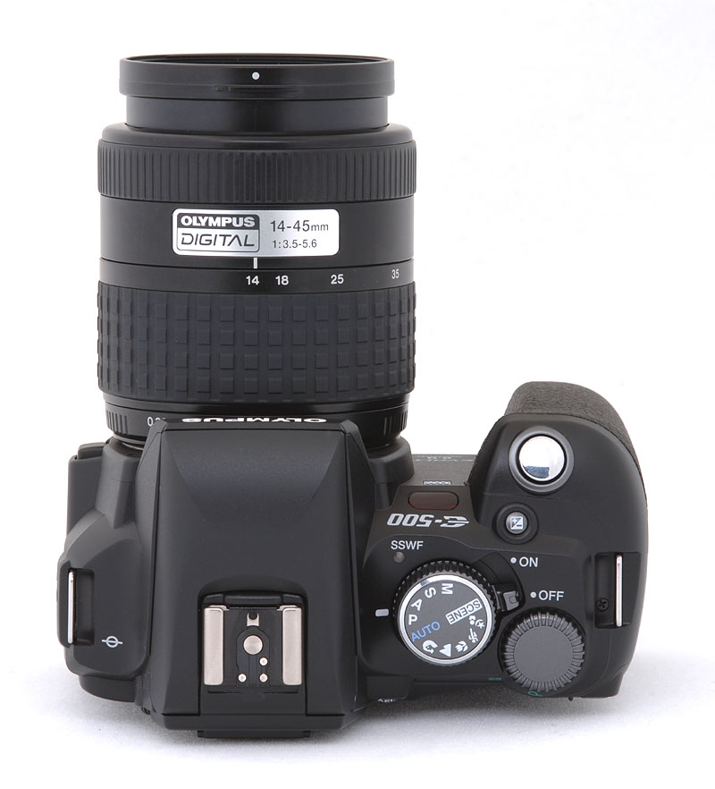 Máy ảnh giá rẻ E 500 cho phép sử dụng nhiều loại ống kính khác nhau