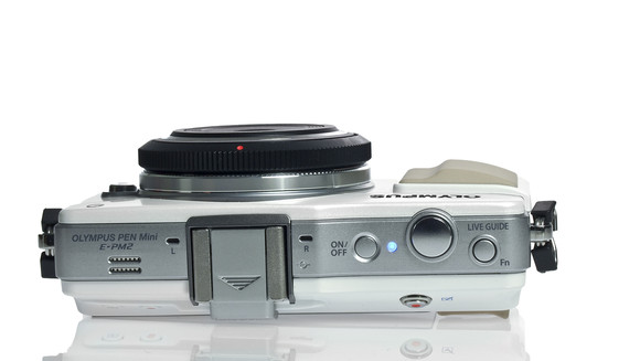 Mẫu máy ảnh giá rẻ PM2 có kết cấu bền chắc và tiện dụng