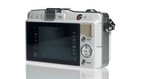PEN Mini E PM2 thuộc dòng máy ảnh giá rẻ chất lượng cao của Olympus