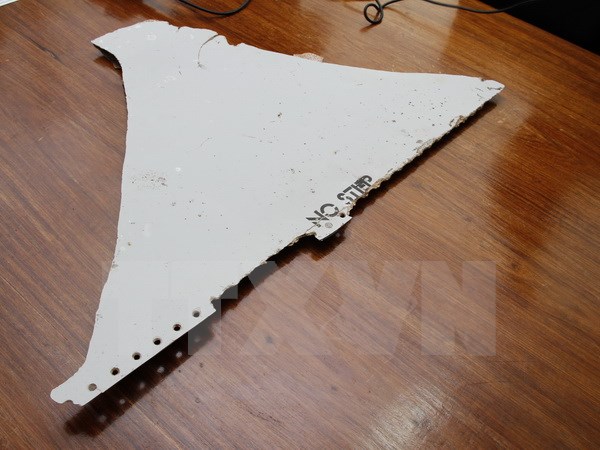 Mảnh vỡ nghi của máy bay MH370 tìm thấy ở bờ biển Mozambique. (Nguồn: THX/TTXVN