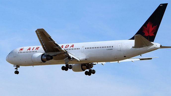 Máy bay Canada đã phải hạ cánh khẩn cấp vì một sự cố hy hữu xảy ra